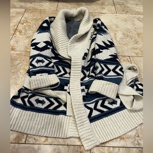 NEVER WORN BEAUTIFUL CARDIGAN SIZE LARGE HAS A BELT AS WELL. LUCKY BRAND